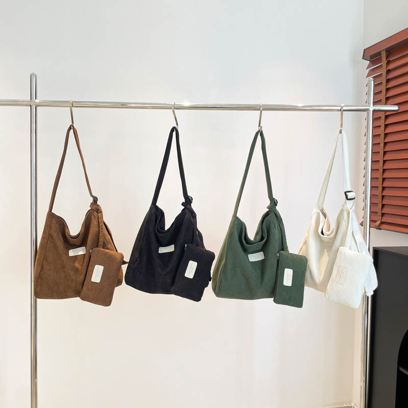 This year, the versatile corduroy large-capacity single-shoulder bag, the niche design of the commuter crossbody bag, and the corduroy tote bag are all the rage Application Scenario