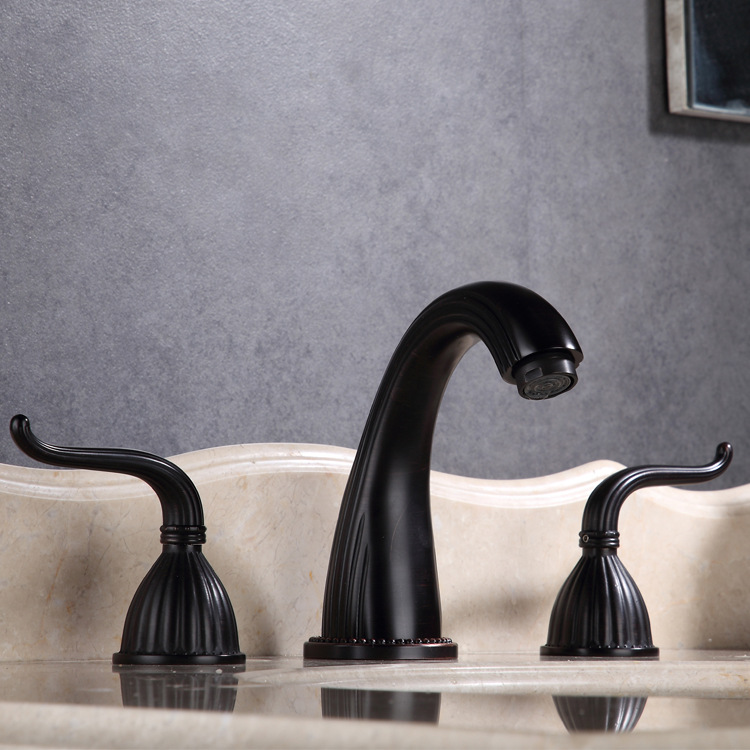 European-style antique copper washbasin mixed water split three-hole faucet washbasin three-piece set faucet all-copper bathroom faucet Application Scenario