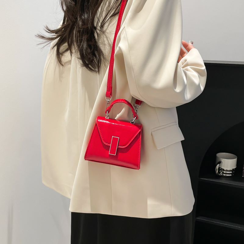 Korean style trendy hand-held small square bag for women 2025 new simple commuting crossbody bag solid color stylish single-shoulder bag Specification drawing