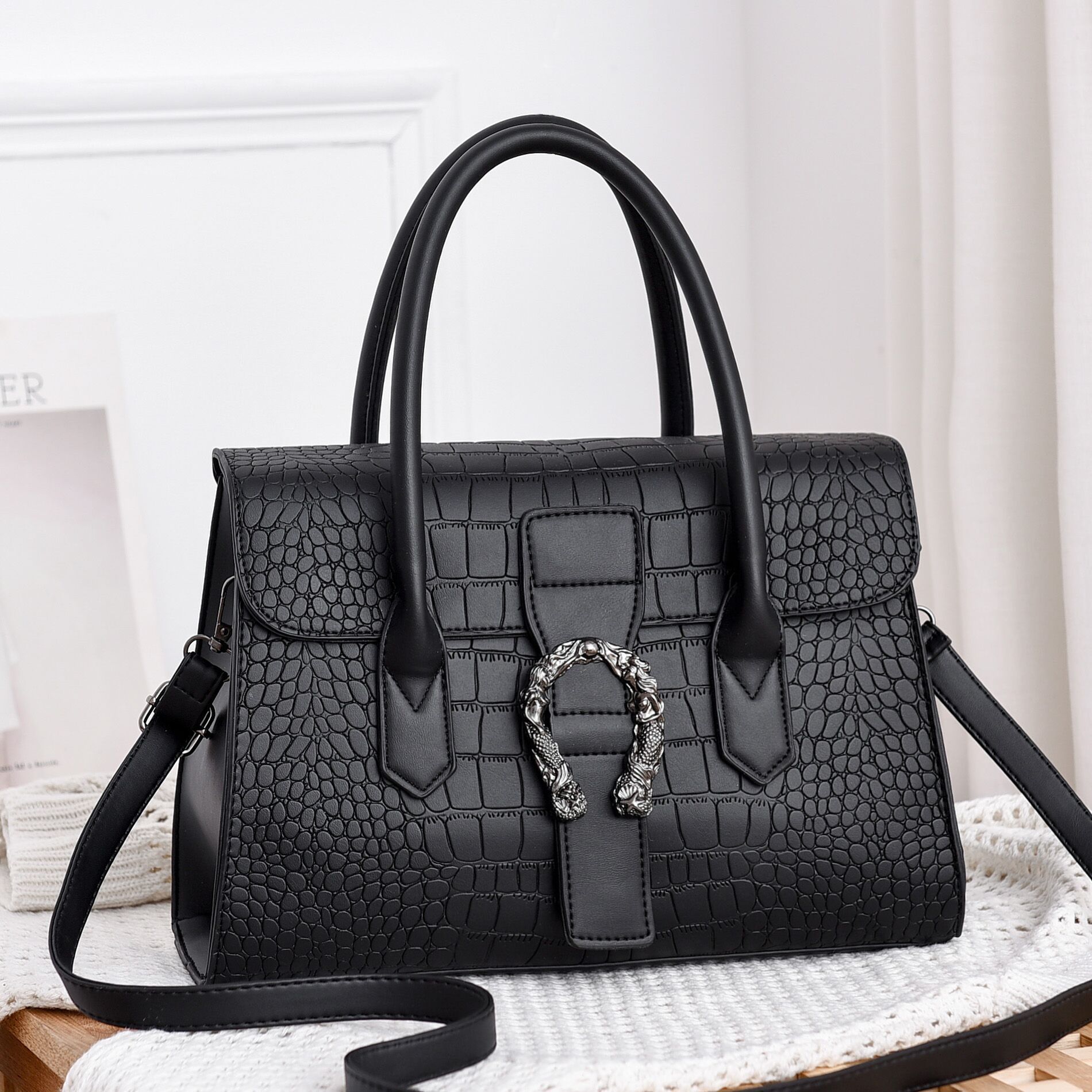 New 2022 women's bag, single-shoulder handbag, Korean-style casual and fashionable crossbody bag, versatile and large-capacity pillow bag full figure