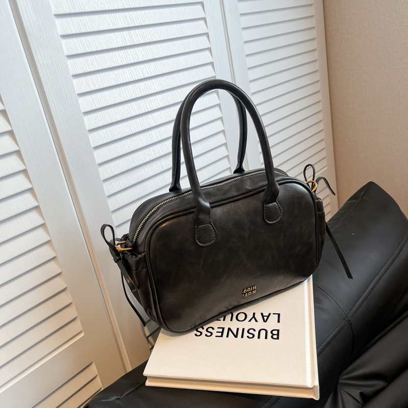 A high-end retro soft leather bag for women, a new 2024 trendy, versatile and fashionable hand-held bowling bag, a single-shoulder crossbody bag Specification drawing