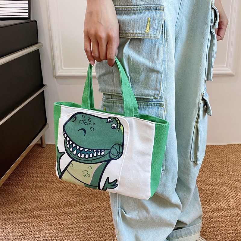 New summer Qiqi Ham Pig Hug Dragon Red Panda Canvas handbag Large capacity student commuter tote bag Application Scenario