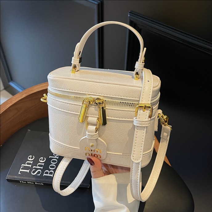 The 2025 new high-end, stylish and trendy hand-held box bag is a versatile and popular commuter single-shoulder crossbody bag for women full figure