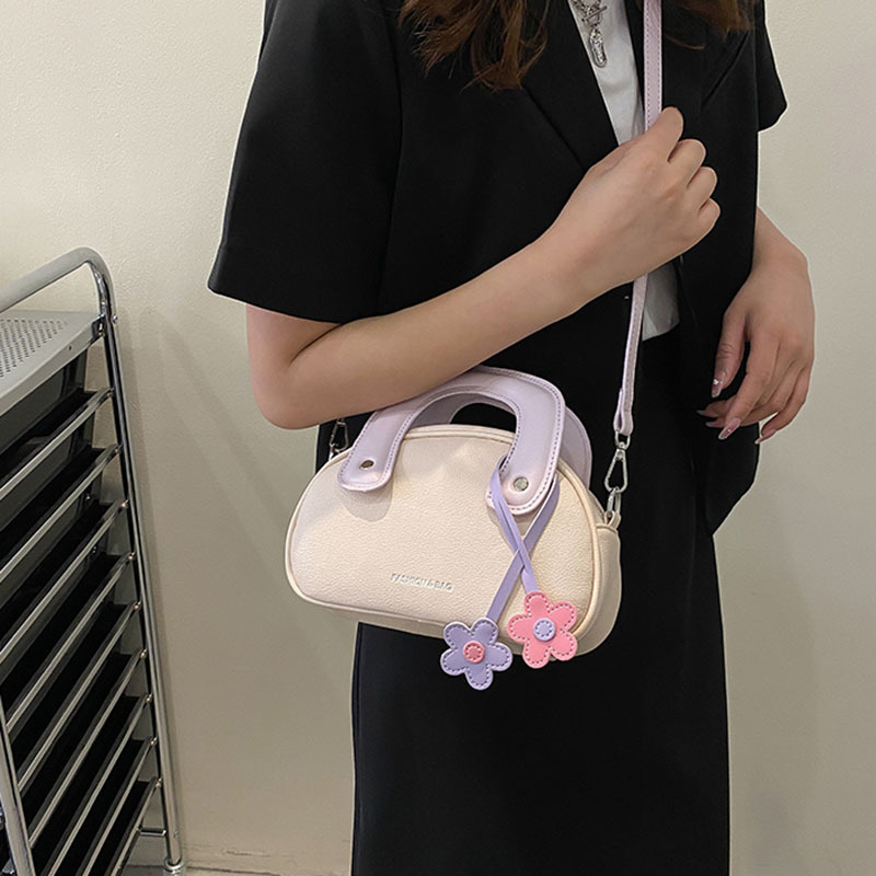 Candy-colored hand-held small bag for women, 2024 new style, fresh and simple hand-held round bag with contrasting colors, high-quality single-shoulder crossbody bag Application Scenario