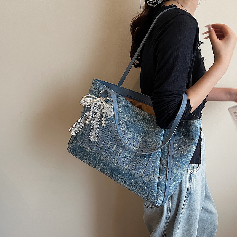 Cross-border large-capacity stylish tote bag for women, 2025 new versatile commuter shoulder bag, letter denim underarm bag Specification drawing