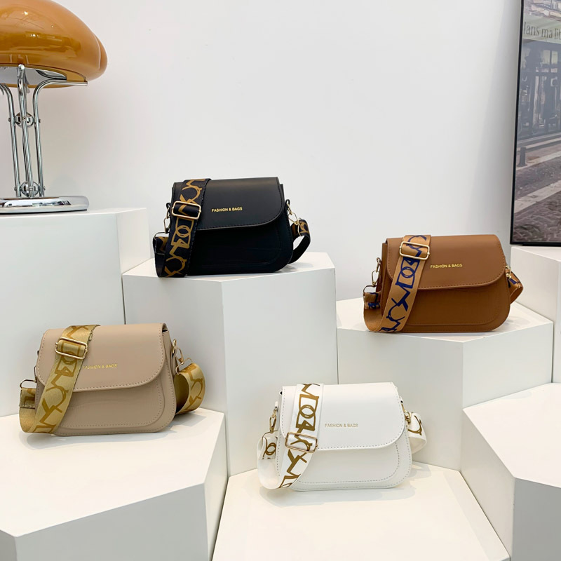 Saddle Bag Women's crossbody bag 2024 New style trendy girls Summer simple, fashionable, trendy and stylish single-shoulder small bag for women full figure
