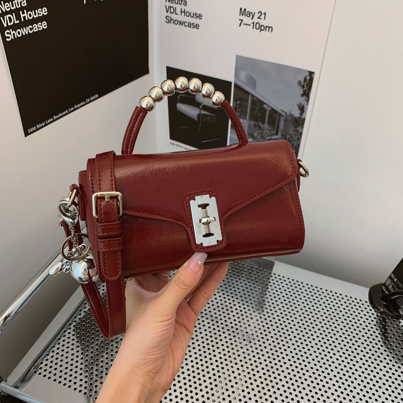 High-end beaded small square bag for women 2024 new mini handbag, fashionable and versatile, casual single-shoulder crossbody bag details Picture