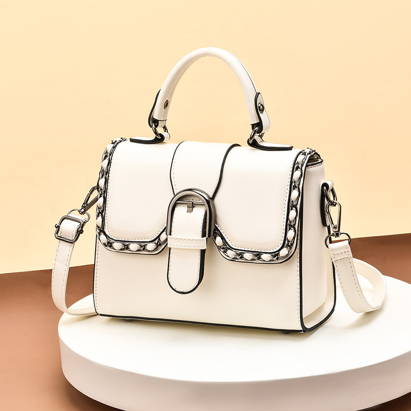 2022 Trendy Women's small square bag, women's crossbody bag, fashionable women's bag, retro and versatile single-shoulder handbag consignment Application Scenario
