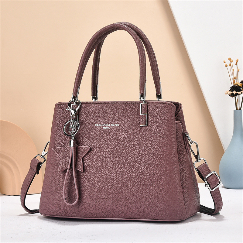 The 2025 new style of casual single-shoulder bag, simple crossbody bag, large capacity and versatile bag for middle-aged women Item Picture