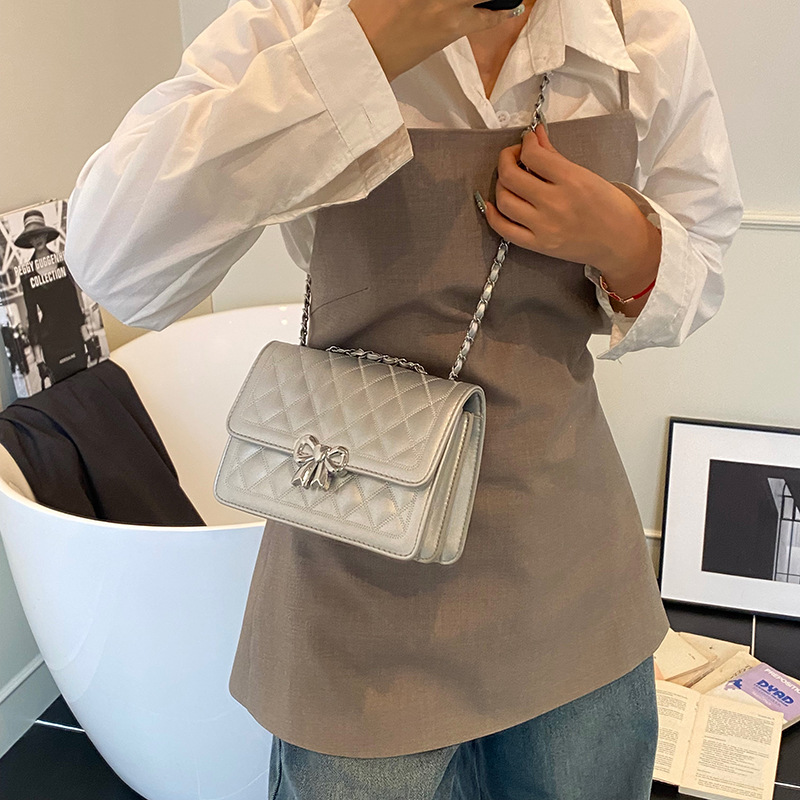 2025 New Korean-style fashionable little Chanel diamond-shaped chain small square bag for women, high-end quality, versatile single-shoulder crossbody bag Application Scenario
