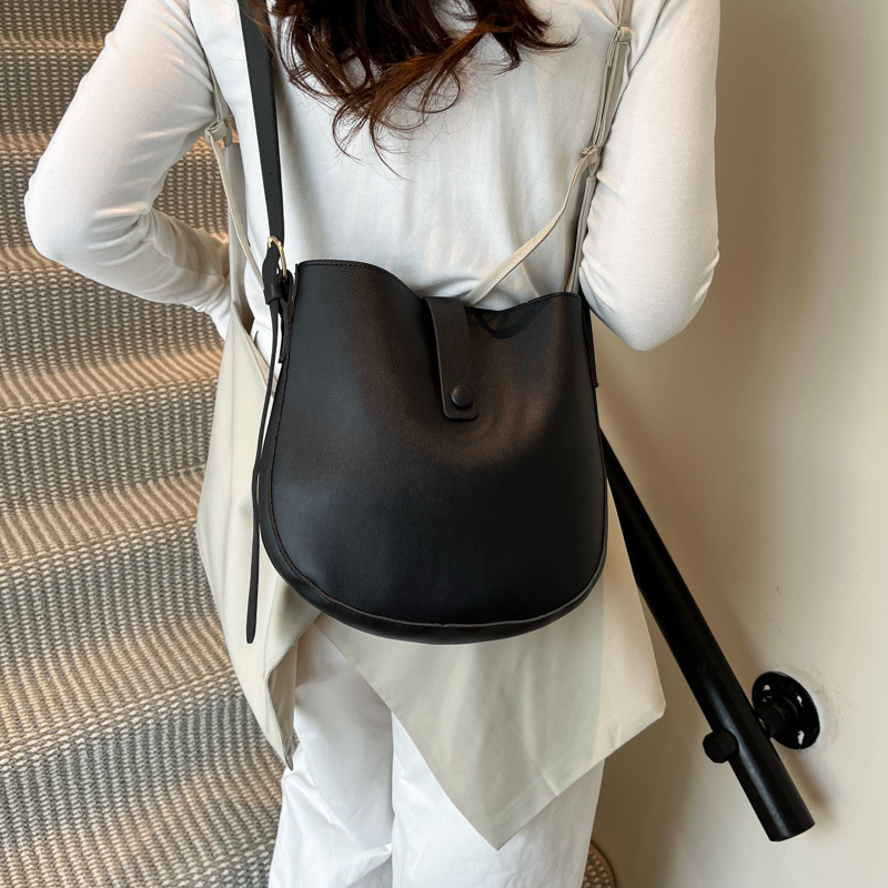 New versatile single-shoulder bag, high-end and simple crossbody bag, niche ins style single-shoulder bag, women's commuting bag Specification drawing