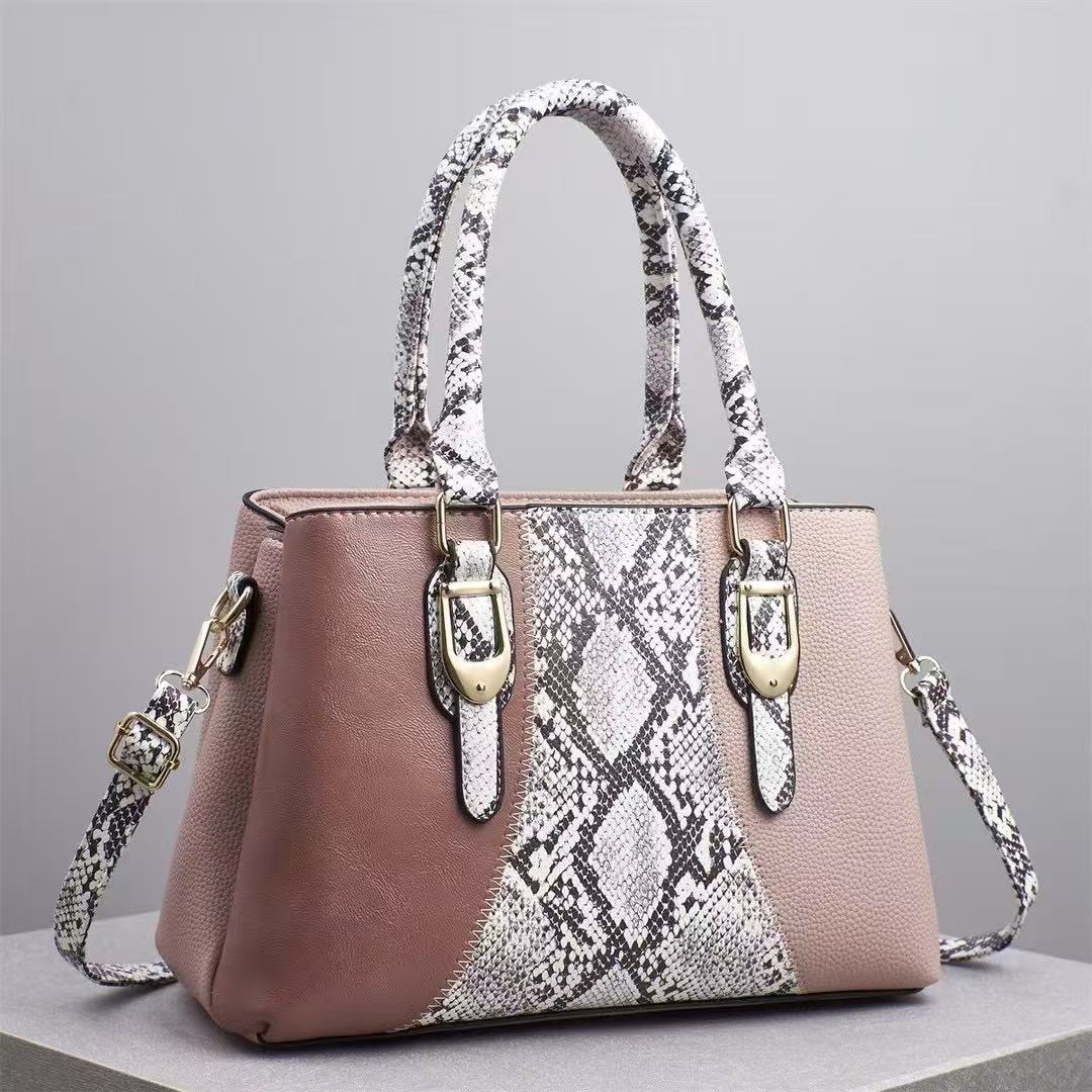 The 2025 crossbody bag is a stylish lady's bag and a middle-aged mother's bag. It's a bestseller and a new summer fashion handbag that goes well with one shoulder Application Scenario