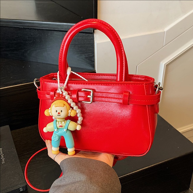 A new summer 2025 fashion and niche design hand-held small square bag for women, simple and exquisite, solid color versatile single-shoulder crossbody bag full figure