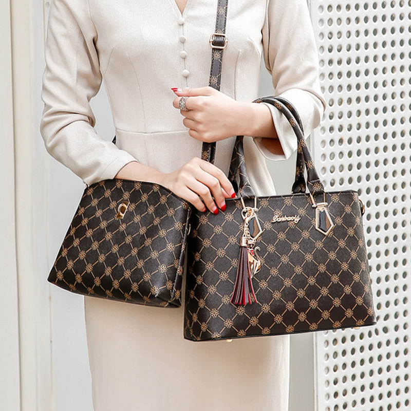 Wholesale mother-and-child bags 2022 New style trendy women's single-shoulder crossbody bag, fashionable printed women's bag, large-capacity handbag details Picture