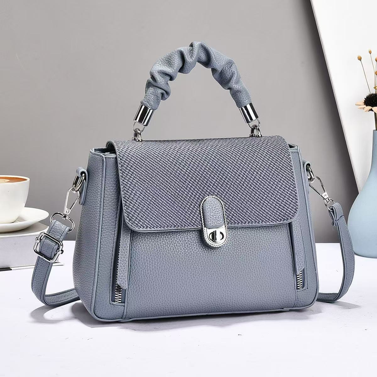 The new 2025 Korean handbag is a casual and versatile, high-quality single-shoulder bag with a niche design. It is a French hand-held women's bag Application Scenario