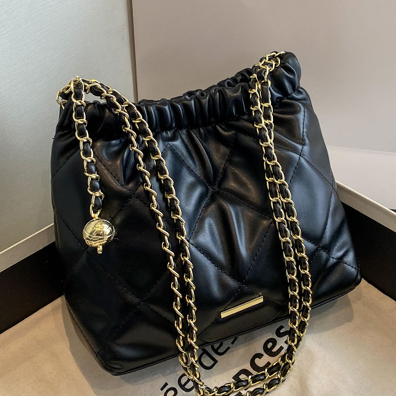 The popular cross-border chain women's bag 2023 new fashionable and casual diamond-patterned commuting single-shoulder bucket bag Specification drawing