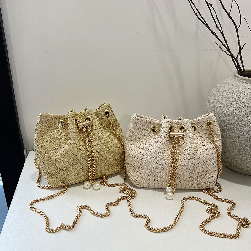 Summer beauty bucket bag 2025 New style, fashionable drawstring chain, versatile and trendy single-shoulder crossbody bag, beach bag for women Application Scenario