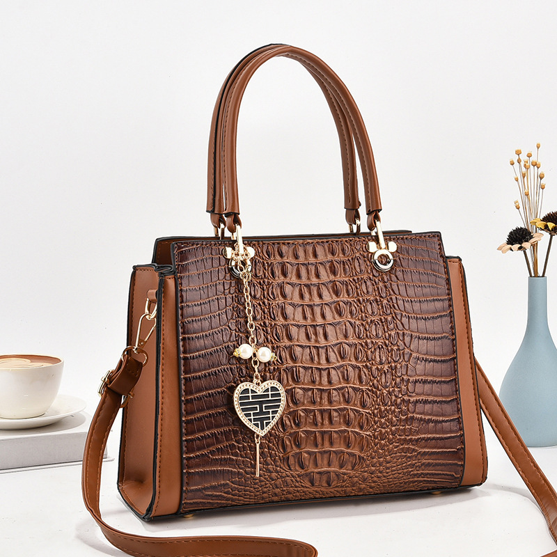 New fashionable European and American women's bag, retro, light luxury and simple single-shoulder bag, large-capacity, high-quality handbag, versatile crossbody bag details Picture