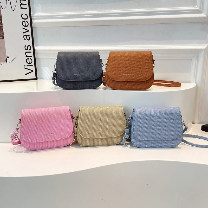 Women's crossbody bag saddle bag 2025 New style trendy girls Spring simple, fashionable, trendy and stylish single-shoulder small bag for women Application Scenario