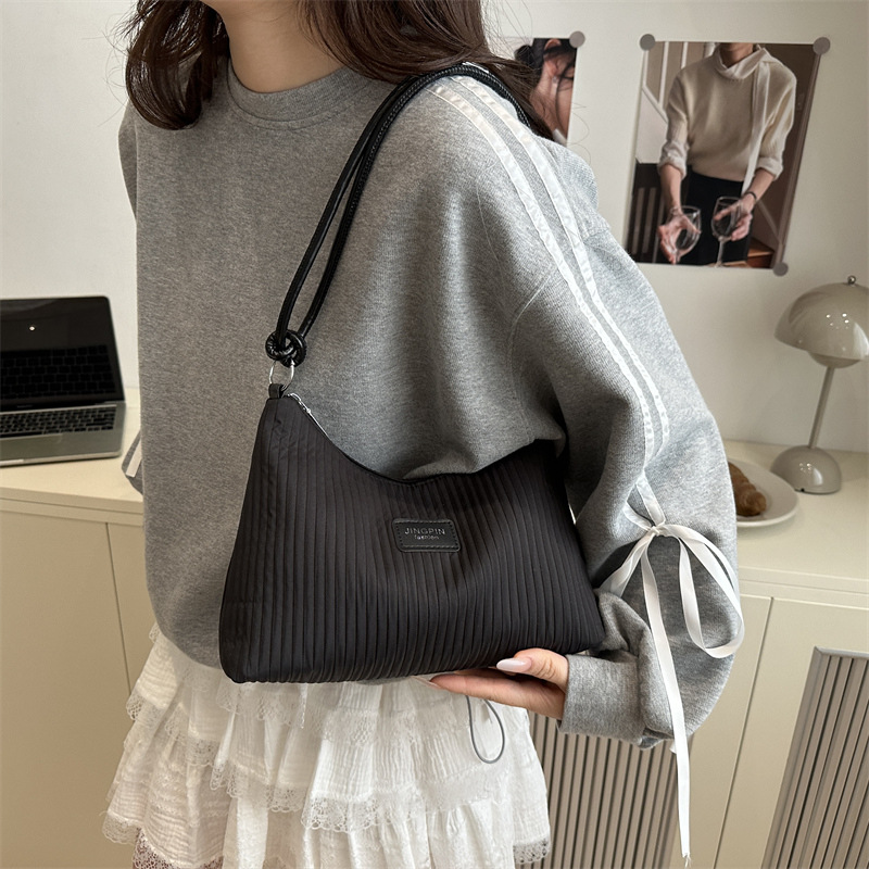 Relaxed pleated striped single-shoulder bag for women, large capacity 2025 new casual crossbody bag, tote bag for school and commuting Specification drawing