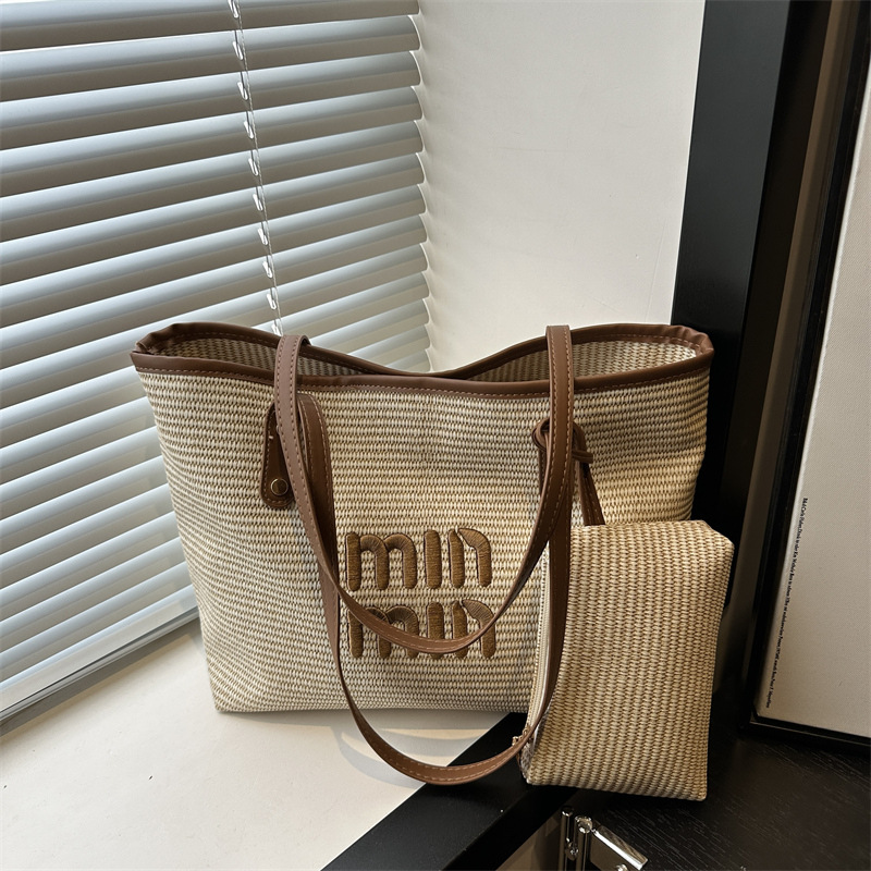 New trendy handbag for women 2025 summer, a fashionable and versatile beach single-shoulder bag, a woven crossbody bag full figure