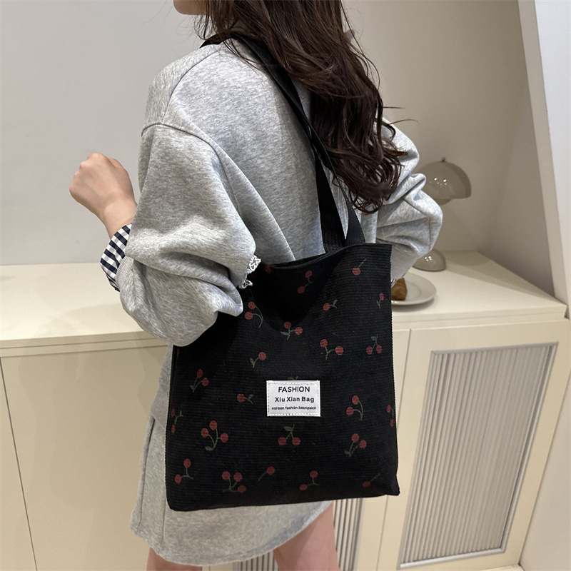 This year's popular fashion tote bag for Spring/Summer 2025 is a trendy, versatile, large-capacity single-shoulder bag for casual wear Specification drawing