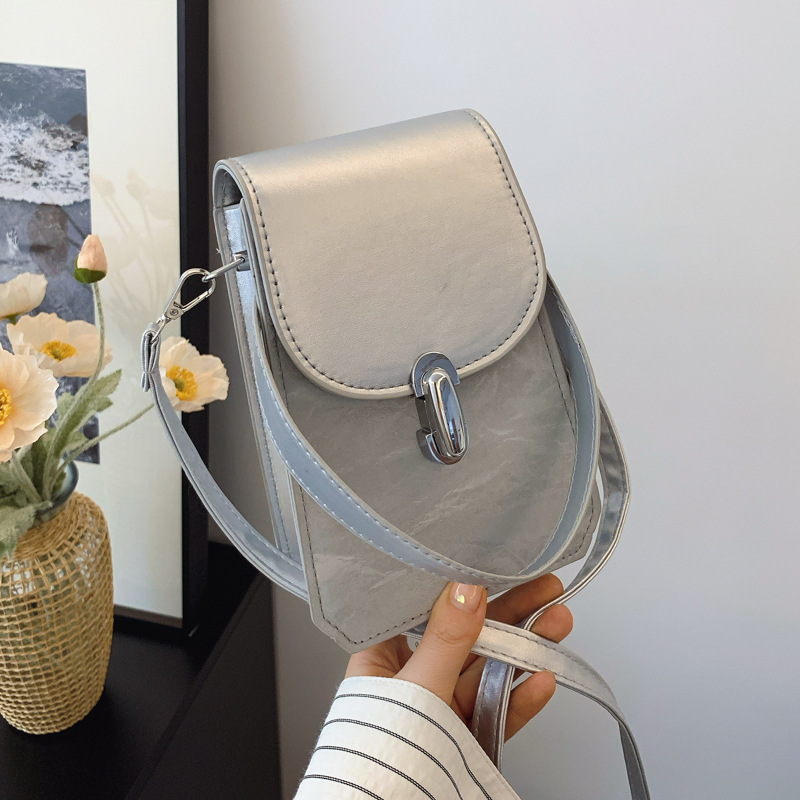Korean-style fashionable crossbody bag, a niche quality handbag for women, 2024 new summer mini phone bag, single-shoulder bag full figure
