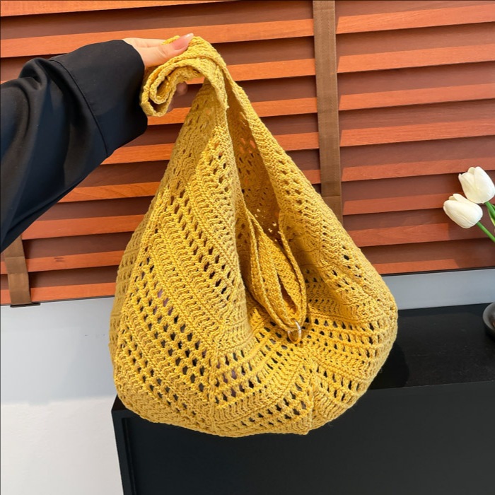 2025 Summer New large-capacity bucket bag, casual hollowed-out woven bag, fashionable shoulder bag, versatile underarm bag for vacation full figure