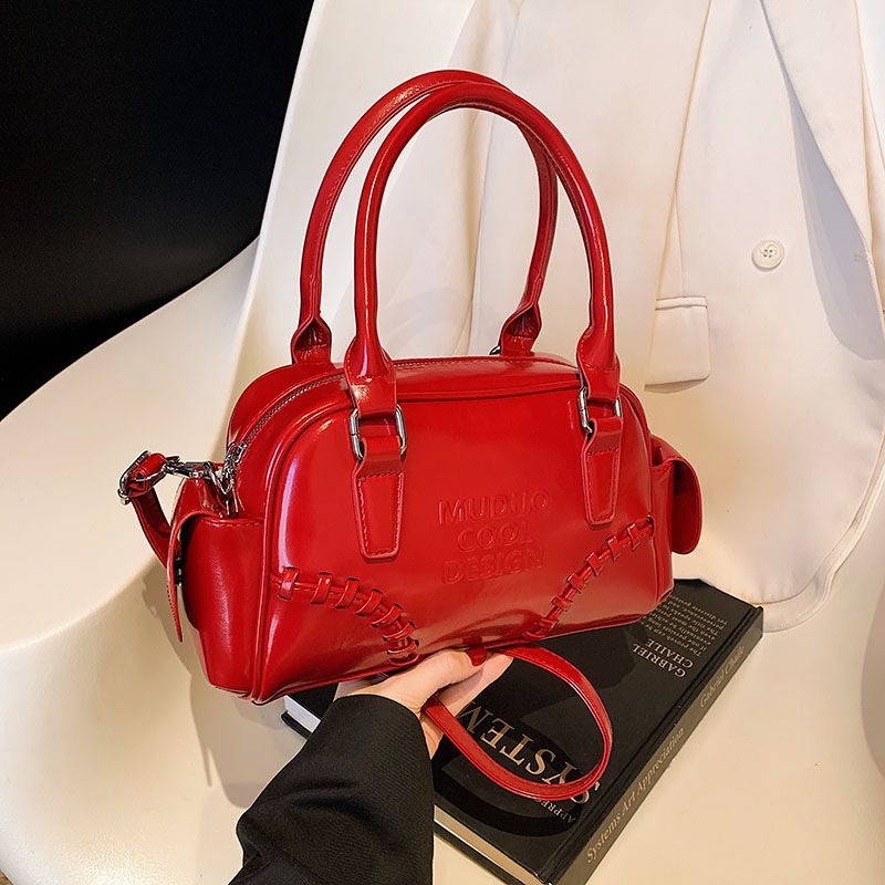 High-end and fashionable handbag for women, 2025 new motorcycle and hot girl style, casual and versatile, crossbody carry for going out Specification drawing