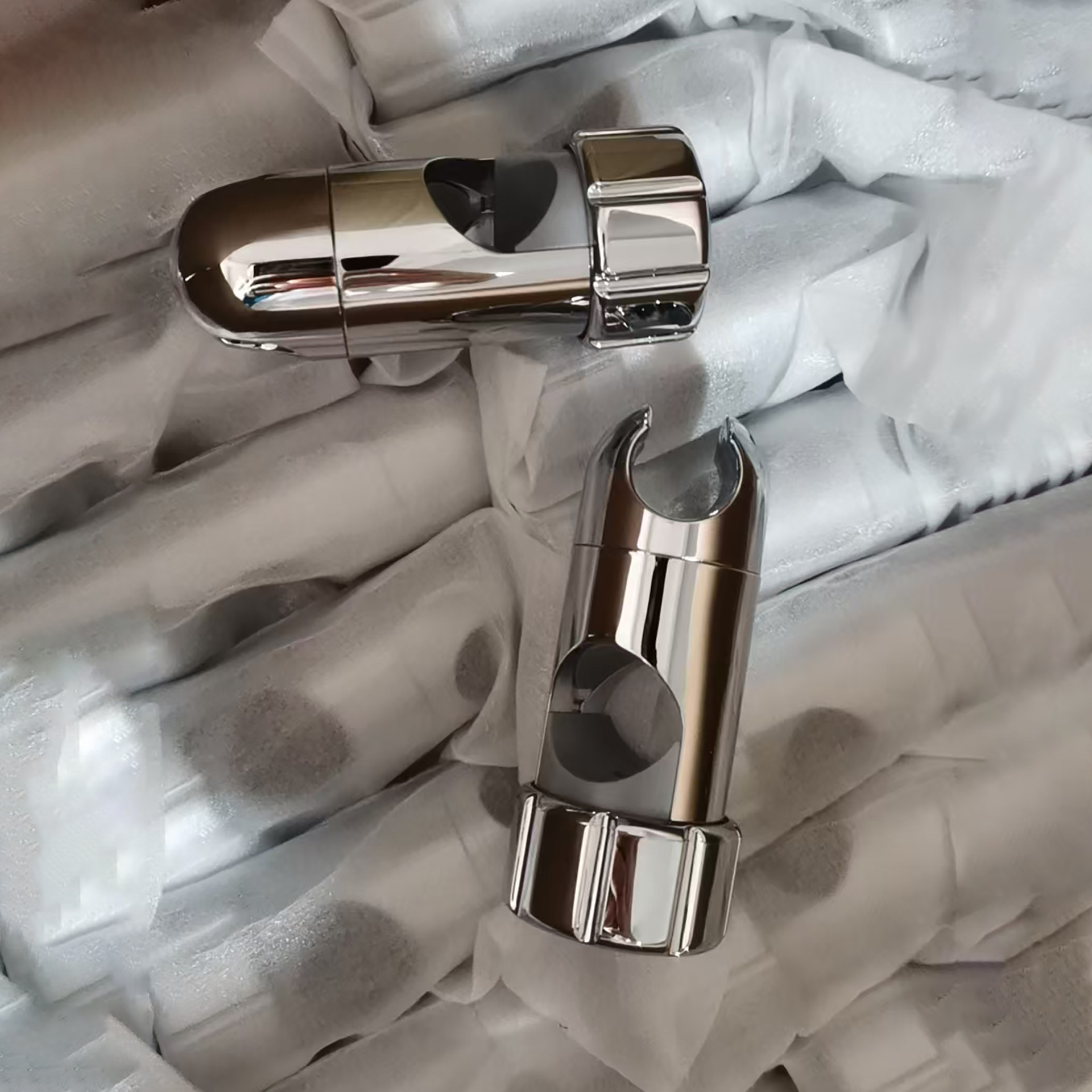 The source factory's convenient disassembly and assembly showerhead sliding sleeve is suitable for 28-32mm showerhead lifting clamps and movable showerhead brackets Application Scenario