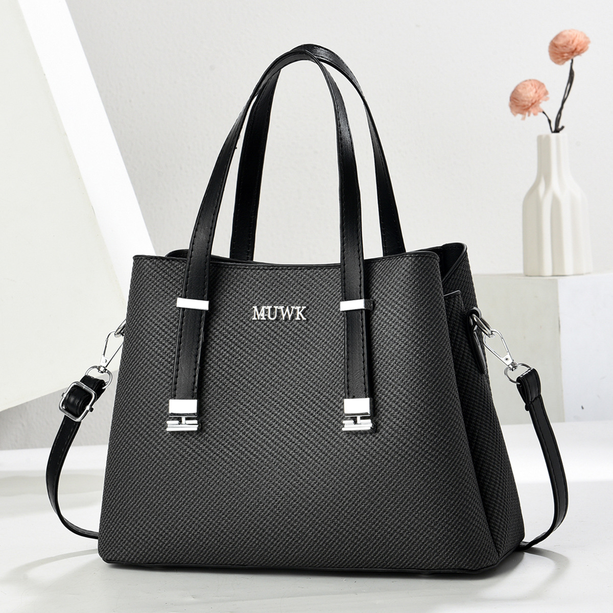 New fashionable hand-held women's bag from the manufacturer for foreign trade, simple and trendy Korean-style crossbody bag, high-end quality single-shoulder bag for women full figure