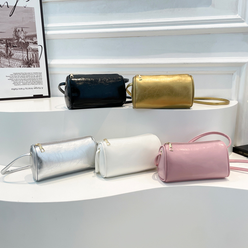 Retro pillow bag for women 2025 new style, fashionable and versatile cylindrical crossbody bag, high-end casual single-shoulder armpit bag for women Application Scenario
