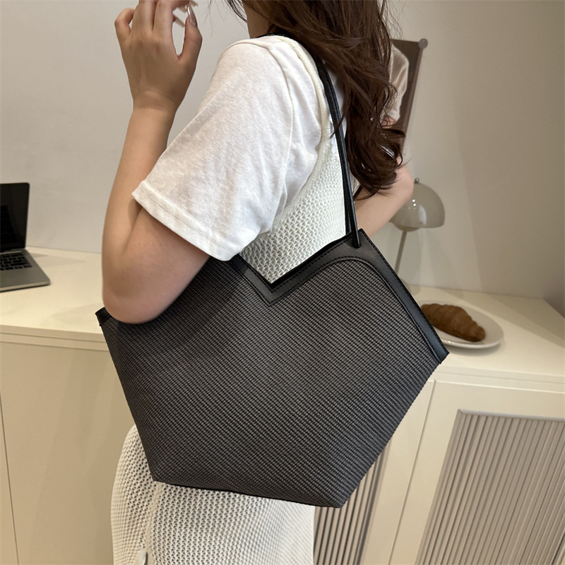 Women's 2025 new style high-end fashion single-shoulder hand-carry crossbody bag for going out to work straw tote bag details Picture