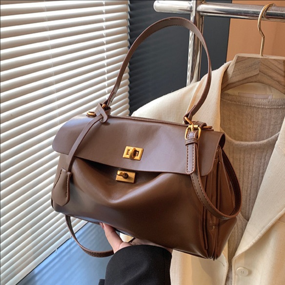 Large-capacity bags are versatile for women. The 2024 new casual crossbody single-shoulder underarm bag is popular this year. The platinum Kelly bag is in fashion full figure