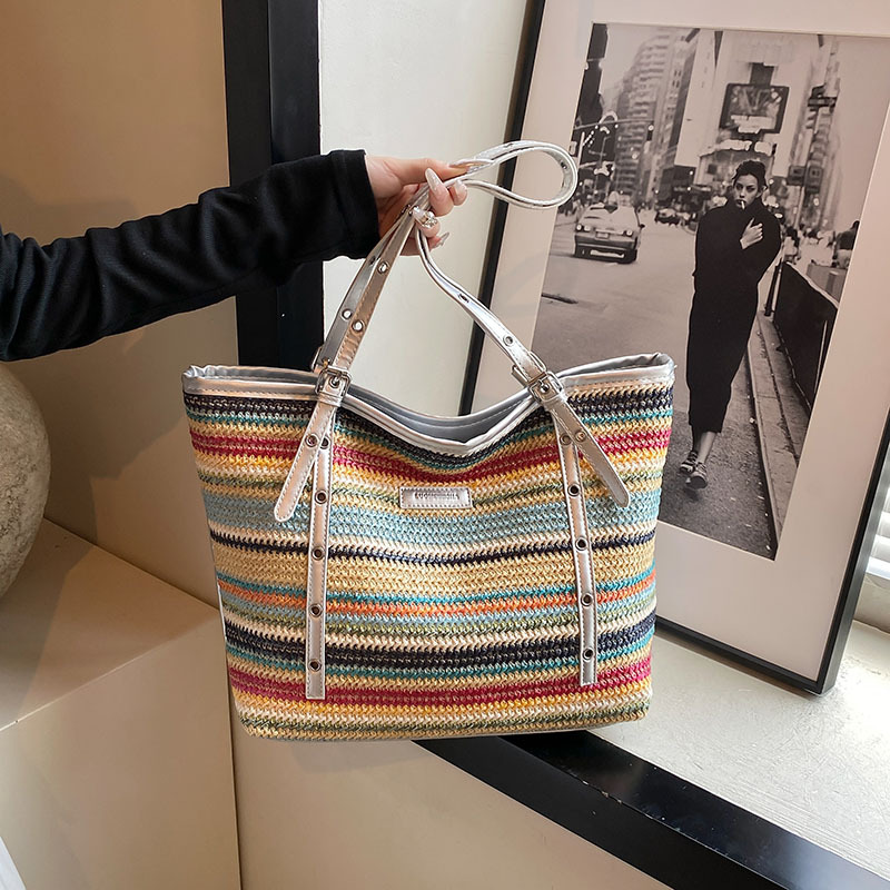 Trendy and casual large-capacity underarm woven bag for women 2025 summer seaside vacation straw woven bag striped single-shoulder bag full figure