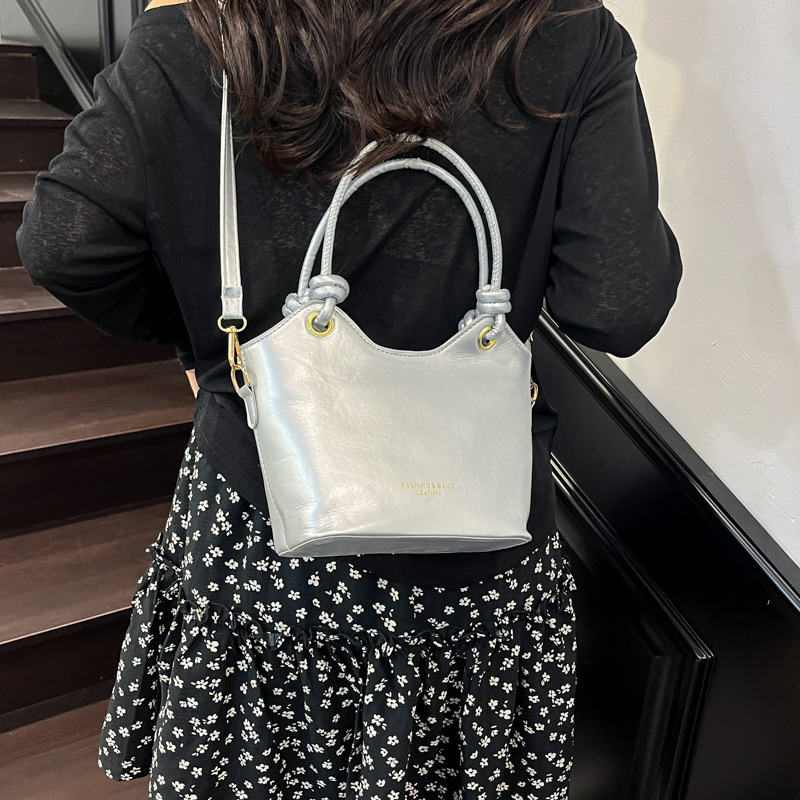 Fashionable and stylish hand-held bucket bag for women 2025 new spring and summer, versatile and fashionable commuter crossbody bag Specification drawing