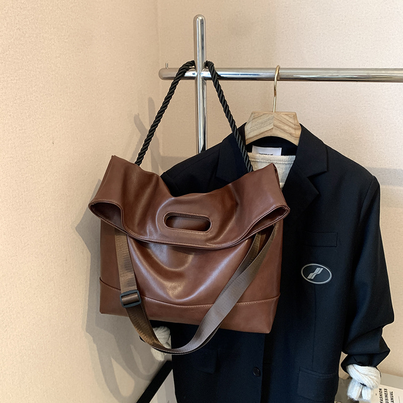 A large-capacity women's 2024 new style casual, versatile, retro crossbody bag with a high-end and fashionable commuting bucket Specification drawing