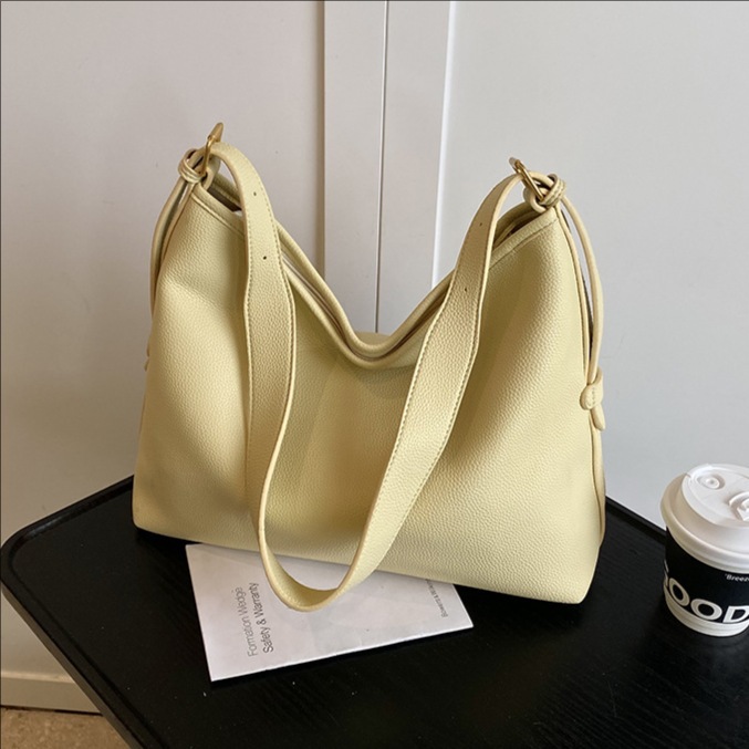 High-end commuter letter bag for women 2025 new style casual and versatile single-shoulder underarm bag, simple and large-capacity crossbody bag full figure