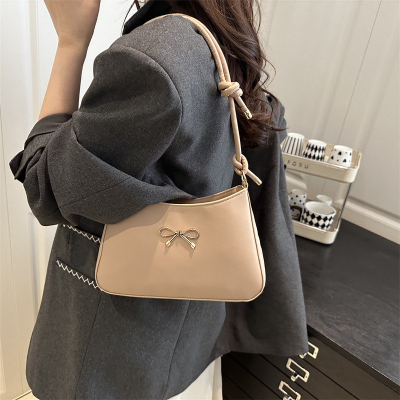 2025 Fashion Bow New Korean-style, trendy and stylish commuter baguette underarm single-shoulder bag for women details Picture