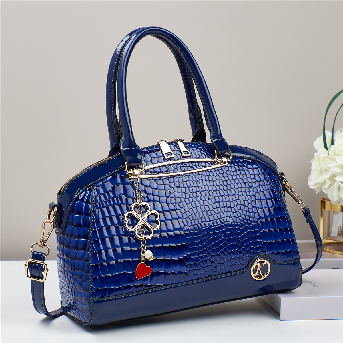 The women's single-shoulder crossbody bag is a niche 2024 fashion and versatile bestseller that is in vogue this year Specification drawing