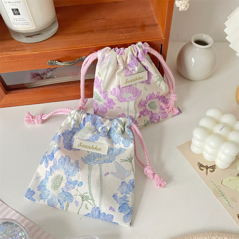 56292 Hand-held small cloth bag, cute drawstring storage bag, makeup bag, lipstick, sundries, travel cloth bag, small size Application Scenario