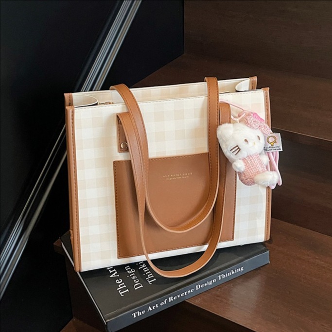 Cross-border 2025 New style bags: Women's color-blocking tote bag, retro shoulder bag, large-capacity handbag, commuter underarm bag full figure