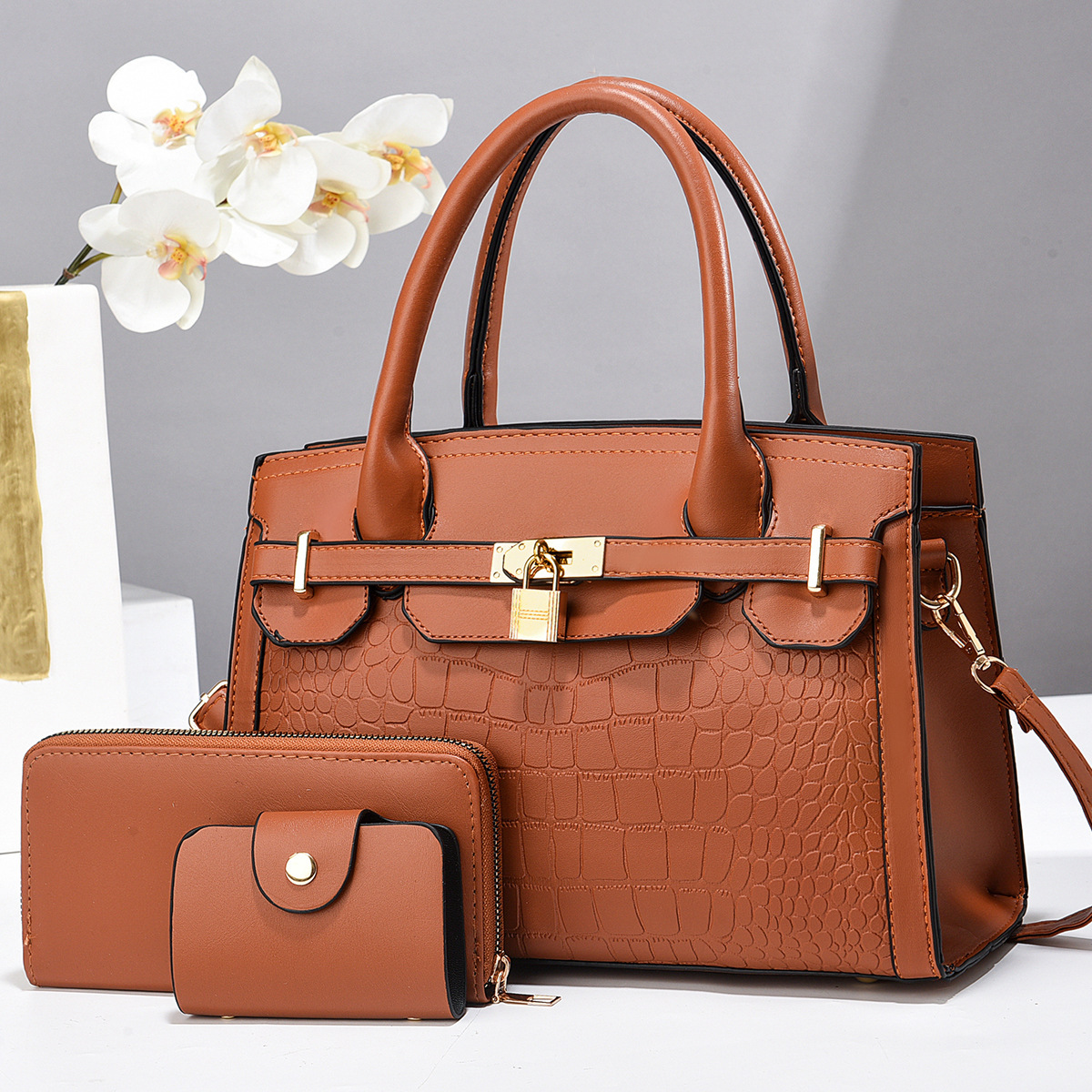The new mother-child bag for women features a stone-textured texture, cross-border high appearance level, single-shoulder crossbody bag for women, and a large-capacity fashionable handbag Application Scenario