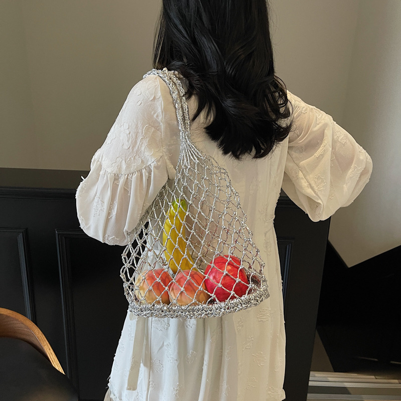 The new solid-color gold and silver thread hand-woven bag from ins is trendy and fashionable. It's a forest-style hand-held beach woven bag Specification drawing