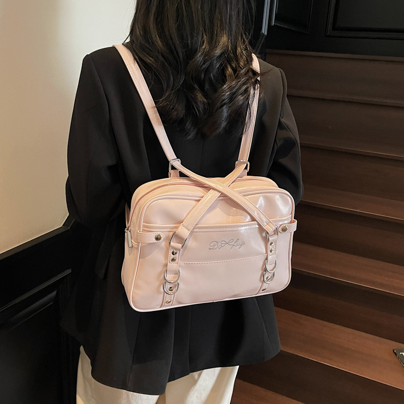 A versatile soft leather, simple school style, large-capacity single-shoulder underarm bag, a new 2025 fashionable and trendy commuting backpack details Picture