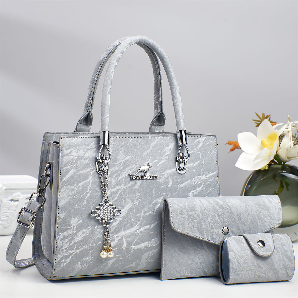 The 2025 new single-shoulder crossbody bag is a high-end and practical large-capacity hand-held tote bag for women Specification drawing