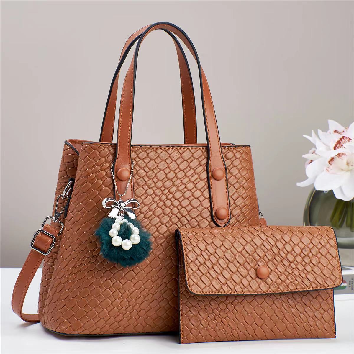 A bestseller in winter 2023 for foreign trade, a new and fashionable women's bag from the manufacturer, a versatile shoulder crossbody bag for women Specification drawing