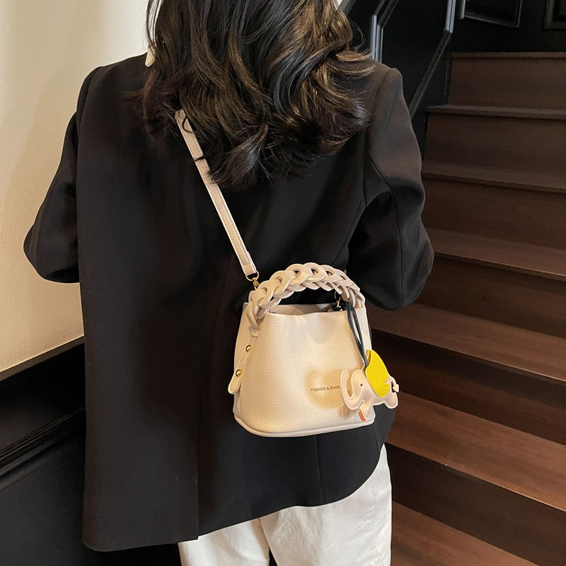 High-end texture hand-held small bag for women, 2025 new style fashionable soft leather bucket bag, versatile casual single-shoulder crossbody bag Application Scenario