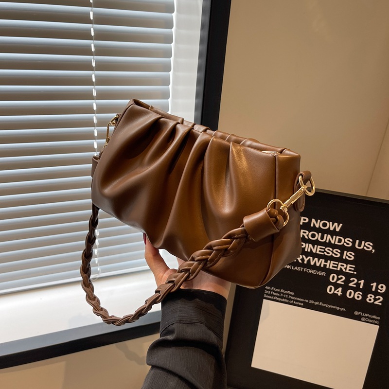 A trendy Korean style, niche design, high-end pleated underarm small square bag for women, a new 2023 stylish and versatile single-shoulder bag details Picture