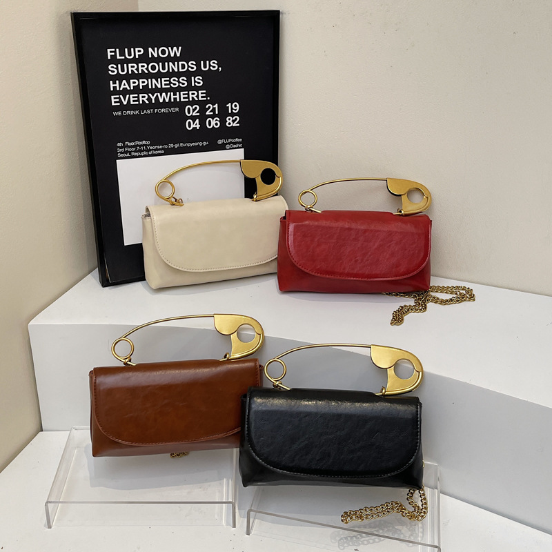 Simple and fashionable single-shoulder bag for women, Spring 2025 new style simple, casual and fashionable small square bag, retro crossbody bag Application Scenario